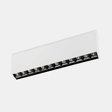 потолочный линейный светильник с двенадцатью диодами