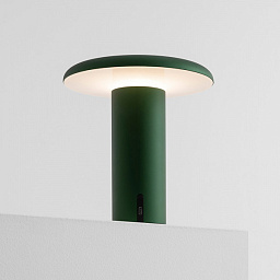 Takku TL LED Artemide Takku настольный LED-светильник с сенсорным диммером и вертикальной стойкой