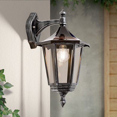уличный настенный фонарь с направлением света вниз и прозрачной колбой в черно-серебристой отделке