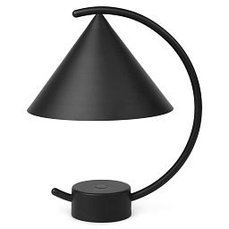 110143101 Ferm Living Meridian настольная лампа с изогнутой стойкой и коническим металлическим абажуром