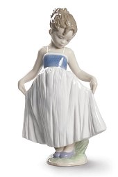 Фарфоровая статуэтка девочки в нарядном платье Look at My Dress Lladro 01009172