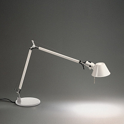 A004420 Artemide Tolomeo настольная лампа с алюминиевым отражателем и подвижным штативом