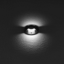 встраиваемый в грунт светильник с двойным пучком света 120°, подходит для подсветки фасадов и пешеходных зон