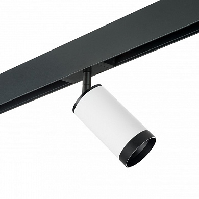 трековый светильник белого цвета с узким направленным потоком света для однофазного шинопровода