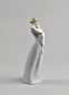 1018218 Lladro A Mother s Embrace фарфоровая фигурка женщины, обнимающей ребёнка — фото 3