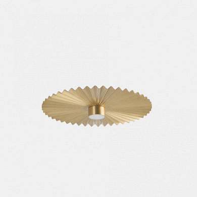 потолочный светильник из латуни с рифлёным диском и гладкой центральной частью