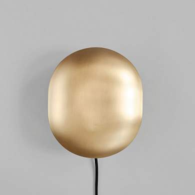 настенный светильник с купольным корпусом из латуни