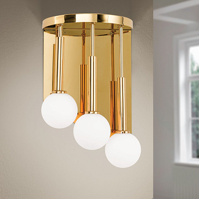 трёхламповое настенное бра с вертикальными золотистыми цилиндрами и опаловыми шарами (правая ориентация)