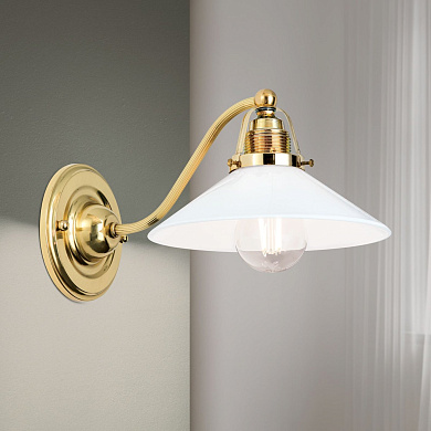 настенное бра с чашевидным стеклянным плафоном на фигурном кронштейне