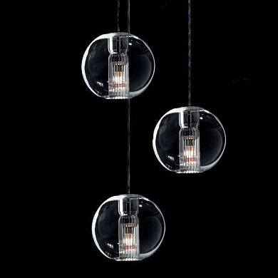 подвесной светильник с несколькими стеклянными сферами на тонких тросах