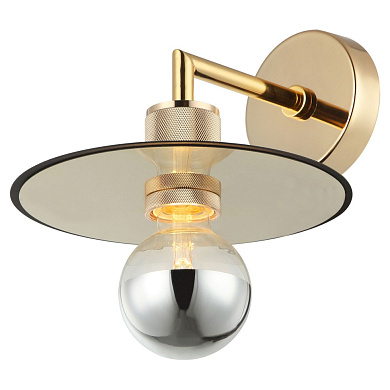 бра с металлическим отражателем золотого цвета и открытым источником света