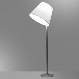 0577010A Artemide Melampo торшер с изогнутым абажуром из ткани и прямой опорой