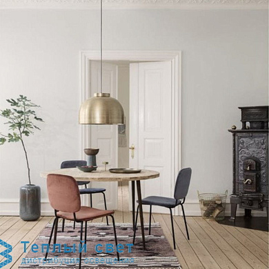 подвесной светильник купольной формы из металла в золотом цвете