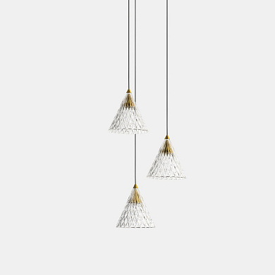 подвесной светильник с тремя плафонами золотого оттенка