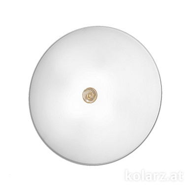 потолочный светильник с золотым декором и тремя лампами