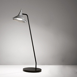 настольный светильник с LED-подсветкой и тонкой стойкой