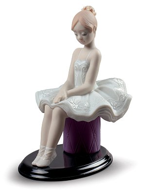 Фарфоровая статуэтка девочки-балерины Mi Primera Clase de Ballet Lladro 01009334
