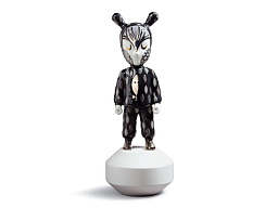 01007898 Lladro The Guest фарфоровая фигурка с чёрно-белым костюмом и ушами