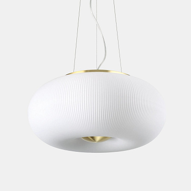 подвесной светильник с белыми плафонами и металлическим основанием