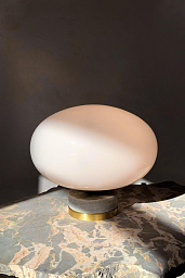 FIG.110 Contain Fig настольная лампа в форме овала из матового стекла