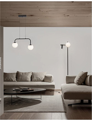 потолочный светильник с двумя шаровыми плафонами на изогнутой перекладине