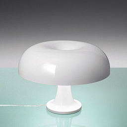 0039060A Artemide Nessino настольная лампа с куполообразным плафоном на округлой ножке