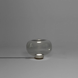 настольная лампа с широким плафоном из серого стекла на металлическом основании