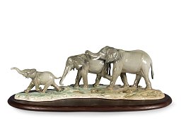 Фарфоровая скульптура стада слонов We Follow in Your Steps Lladro, цветная роспись 01009388