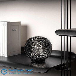 09420FU Kartell Planet настольный светильник с шарообразным плафоном дымчатого цвета