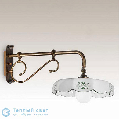 настенный светильник на кронштейне с белым плафоном в классическом стиле