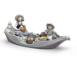 1009203 Lladro Flowers Forever фарфоровая композиция девочек с цветами в лодке