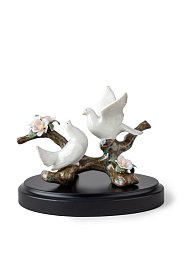 Фарфоровая статуэтка голубей на цветущей вишне Doves on a Cherry Tree Lladro 01008422