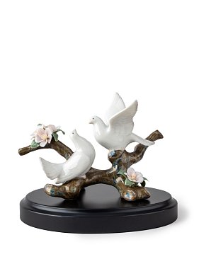 Фарфоровая статуэтка голубей на цветущей вишне Doves on a Cherry Tree Lladro 01008422