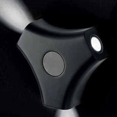 встраиваемый спот с черным корпусом и поворотной головкой