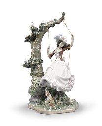 Фарфоровая статуэтка женщины на качелях Swinging Woman Lladro 01009163