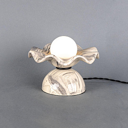 MLCMTL036 Mullan Lighting Rivale настольный светильник с волнистым керамическим плафоном мраморной фактуры