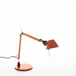 A011860 Artemide Tolomeo настольная лампа с направленным плафоном терракотового цвета