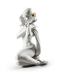 Фарфоровая скульптура обнажённой девушки под покрывалом Subtle Moonlight Lladro, лимитированная серия 01009332