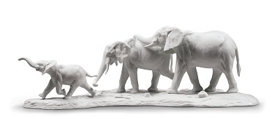 Фарфоровая скульптура двух слонов со слонятами We Follow in Your Steps Lladro, белая 01009295