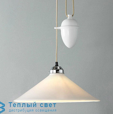 подвесной светильник с широким металлическим абажуром и направленным вниз светом