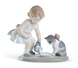 Фарфоровая статуэтка девочки с котёнком Kitty's Breakfast Time Lladro 01008498