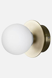 694265 Globen Lighting Art настенный светильник для ванной комнаты с шаровым плафоном на латунной арматуре