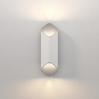 настенный светильник гранёный корпус белый с серебристыми элементами