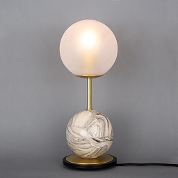 MLCMTL020 Mullan Lighting Zapp настольная лампа с шарообразным матовым стеклянным плафоном на мраморированной подставке