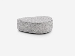 Gervasoni Outdoor Низкий треугольный садовый столик из смолы Gervasoni