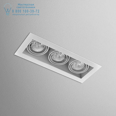 встраиваемый светильник прямоугольной формы с тремя источниками света