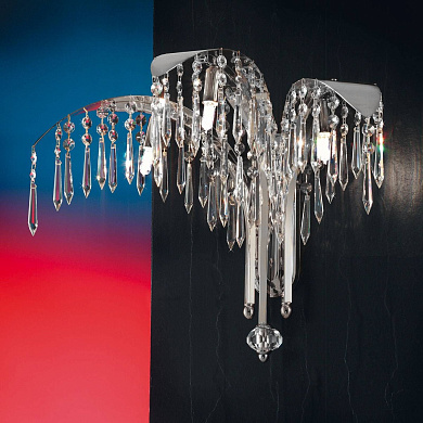 трёхламповое настенное бра с ниспадающими хрустальными подвесками на хромированном основании