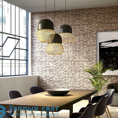 подвесной светильник с металлическими абажурами сетчатой структуры в индустриальном стиле