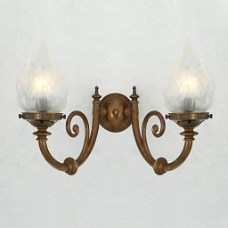 MLWL355 Mullan Lighting Darwin двухрожковое настенное бра с латунным кронштейном и плафонами в форме пламени