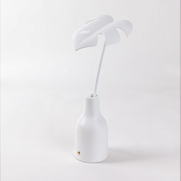 SE09023 Seletti LEAF LIGHT настольная лампа с пластиковым плафоном в виде листа и цилиндрическим основанием